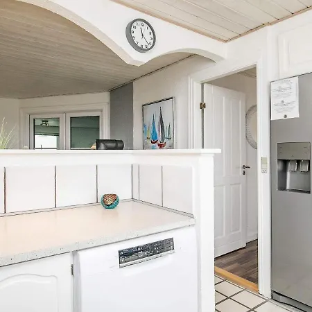 10 Person In Bl Vand Otel Blåvand