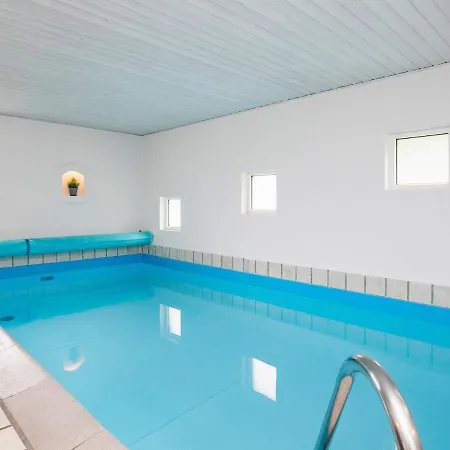 10 Person In Bl Vand Otel