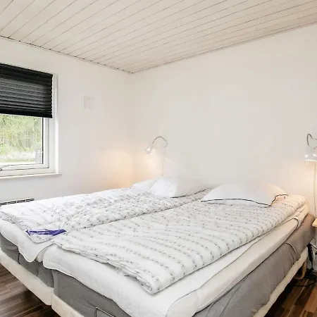 10 Person In Bl Vand Blåvand