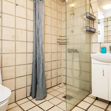 10 Person In Bl Vand Otel Blåvand