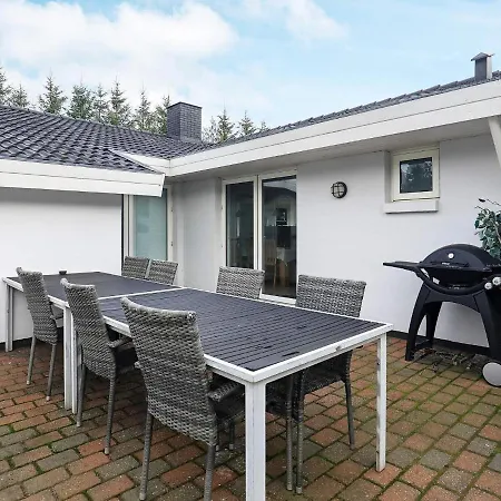 10 Person In Bl Vand Otel