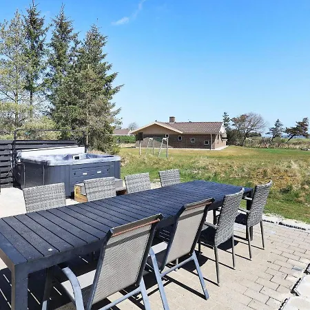 10 Person In Bl Vand Otel